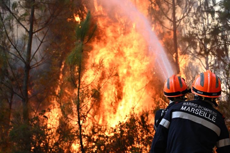 Southern Europe burns as 3 firefighters die and France battles blaze 4 times the size of Paris