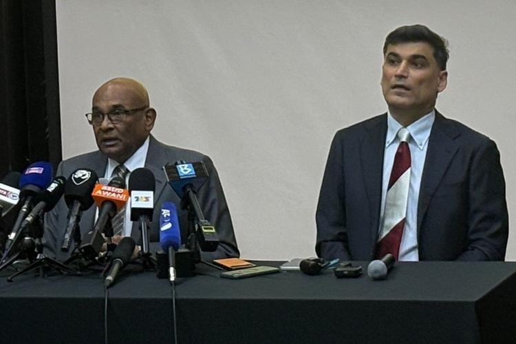 5 women rejoin Iranian soccer squad in Malaysia after abandoning Australia asylum