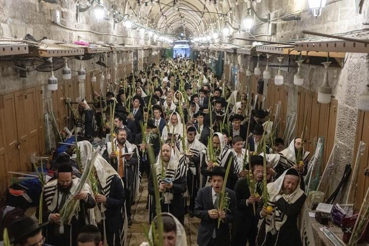 Israeli police arrest suspects for spitting near Christian pilgrims and churches in Jerusalem
