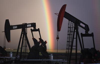 Ontario seeks study for new pipelines, rail lines between that province and Alberta