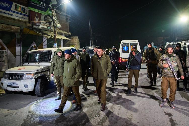 At least 9 killed and 32 injured in an explosion at Kashmir police station