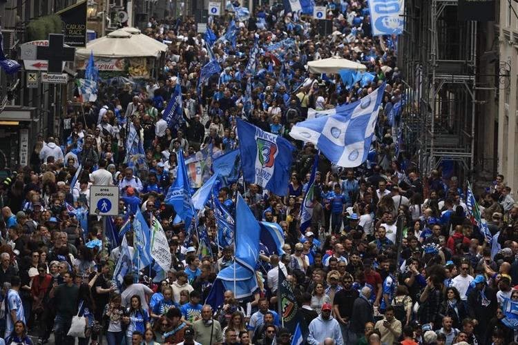 Napoli fans again prepare to celebrate Italian soccer title