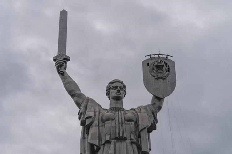 Russian ballistic missile strikes kill at least 5 people in Zelenskyy's hometown in central Ukraine