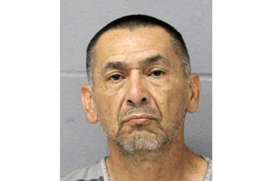 Convicted murderer charged in two new Texas killings offers to return to prison in plea