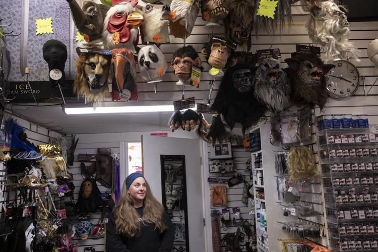Dressing as Trump for Halloween not so funny in 2025, ºÚÁϳԹÏÍø costume shops say
