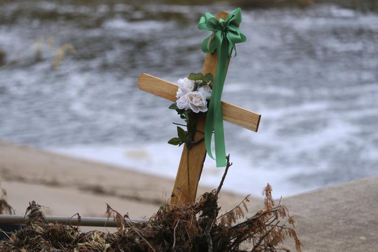 Search for Texas flood victims to resume after pause due to heavy rains