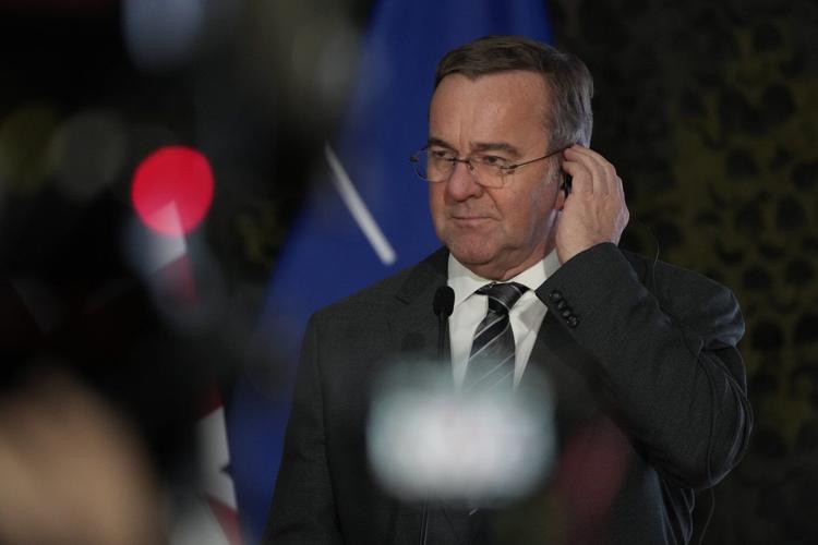 Zelenskyy, Macron discuss Western troop deployment in Ukraine before German defense chief visits