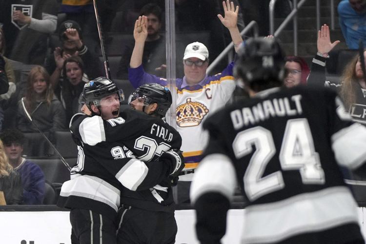 Kopitar helps the Kings beat the Senators 5-2 for their third straight win