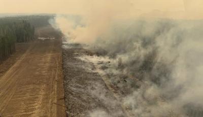 Evacuation order stays in place as wildfire continues to menace town west of Edmonton