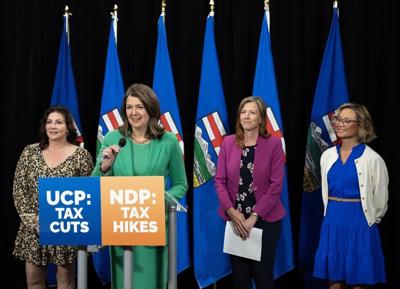 UCP leader warns voters against re-electing Rachel Notley and NDP at Calgary rally