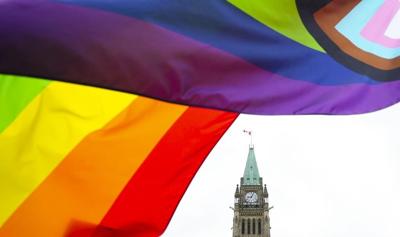 Ottawa s'associe à un organisme pour accueillir des réfugiés LGBTQ+