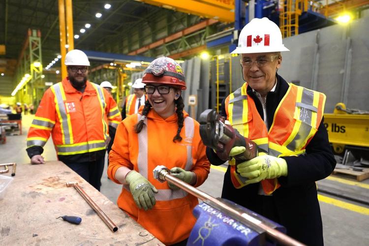 Liberals hold six-point lead over Conservatives: Leger poll