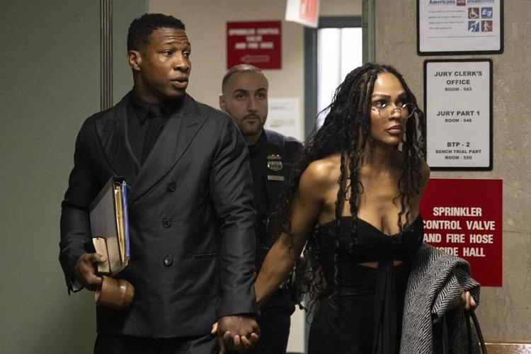 Jonathan Majors assault trial starts with competing versions of a backseat confrontation