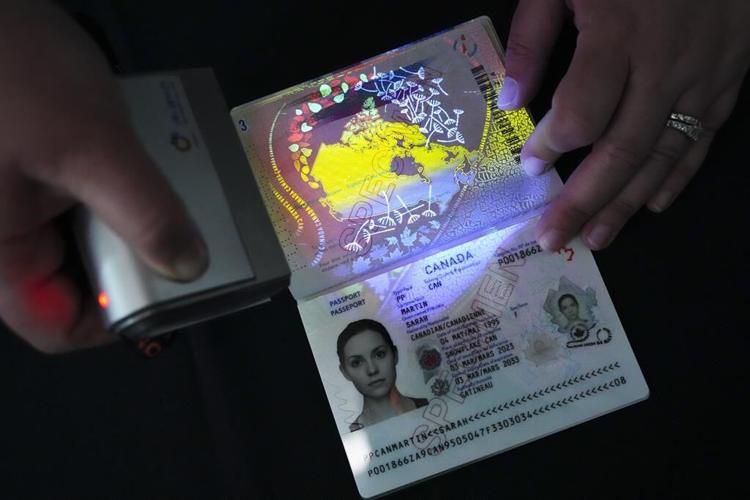 Canadians can apply to renew their passports online beginning this fall