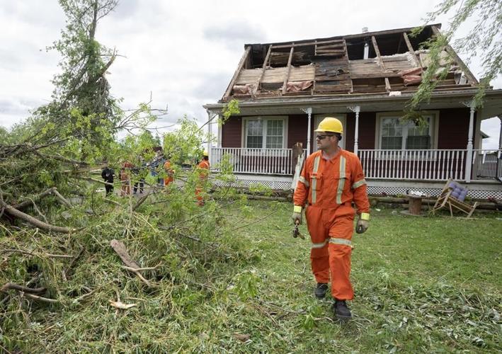 Quebec homeowners recall scramble to safety as tornado touched down west of Montreal