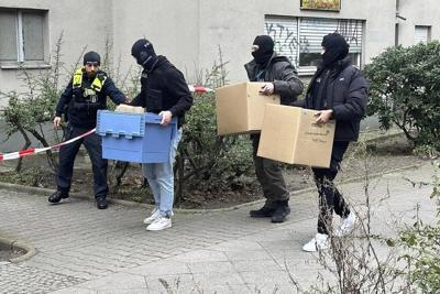 German investigators work through hundreds of tips on fugitive Red Army Faction suspects