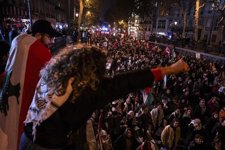 Protests erupt in Paris over pro-Israel gala organized by far-right figures