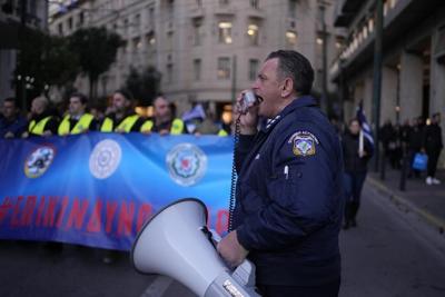 Greek anti-terror squad investigates after a bomb was defused near riot police headquarters