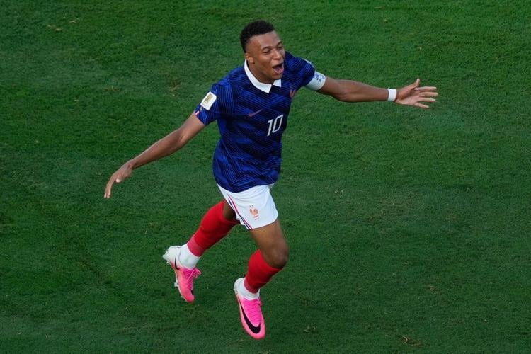 Mbappé scores twice to tie Messi for World Cup lead with 6 goals, France beats Sweden 3-0