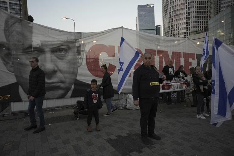 Israelis press on with protests against new government