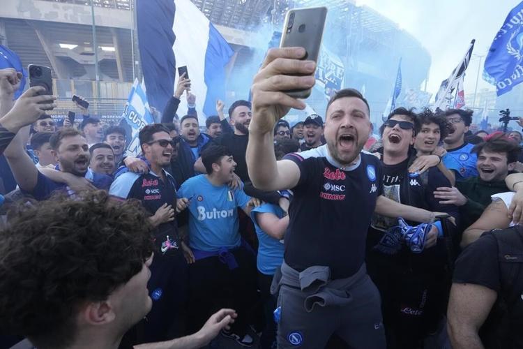 Napoli fans waiting for soccer title at 2 different stadiums