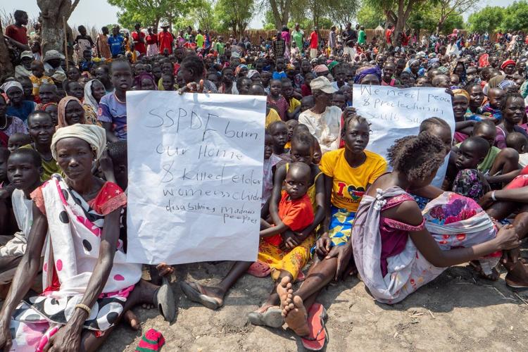 Thousands of civilians in South Sudan flee opposition-held town after army's evacuation order