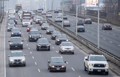 Toronto traffic, transit congestion likely to worsen with in-office mandates: experts