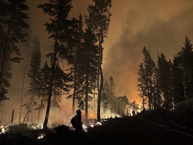 'Fire clouds' over Arizona and Utah wildfires are creating their own erratic climate