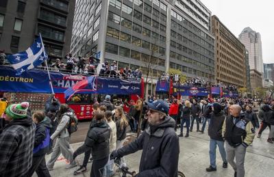 Alouettes fans turn up in numbers for Grey Cup parade in downtown Montreal