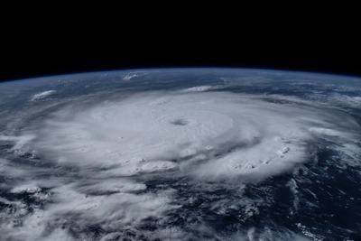 Des Canadiens tentent de fuir l'ouragan Béryl, qui s'est dirigé vers la Jamaïque