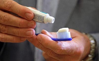 Quebec unions try to brush off plans forcing teachers to help clean students' teeth