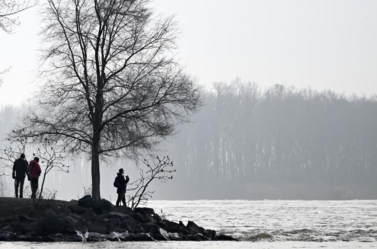 Warmer than usual Christmas Day for much of Canada, low-visibility fog across Ontario