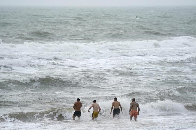 Storm Isha batters UK and Ireland and leaves thousands without power