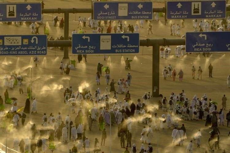 Muslims at Hajj pilgrimage brave intense heat to cast stones at pillars representing the devil