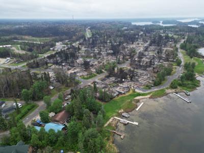 'Left hanging': Saskatchewan residents of fire-ravaged village blast province