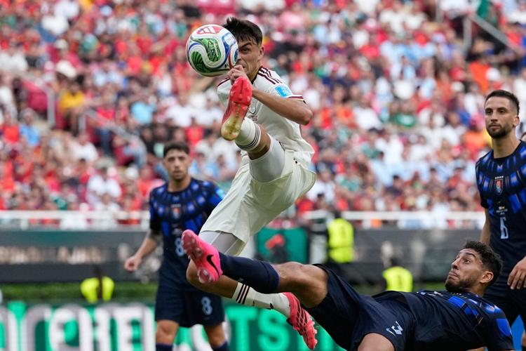 Spain wins its World Cup group, beating Uruguay 1-0 as Muslera’s error sends 2-time champion home