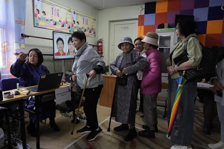 Counting underway in Mongolia's parliamentary election marked by efforts to woo disillusioned voters