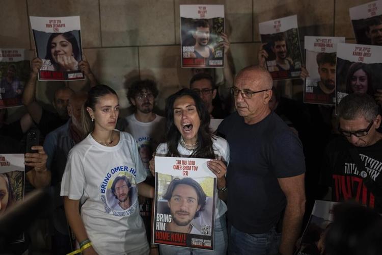 Many Israelis are furious at their government's chaotic recovery efforts after Hamas attack