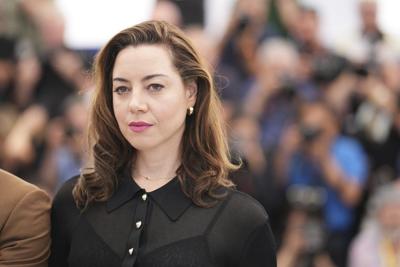 Aubrey Plaza describes grief over husband Jeff Baena's death, likens it to an 'ocean of awfulness'