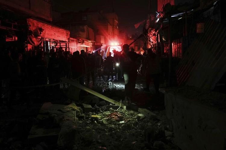 Shifa Hospital patients, staff and displaced leave the compound as Israel strikes targets in south