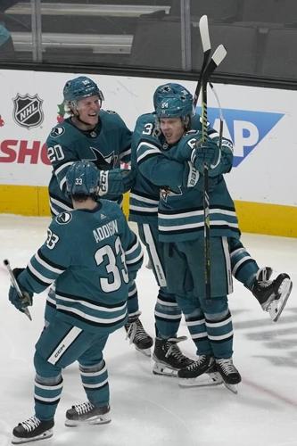 Mikael Granlund breaks tie early in 3rd period, Sharks beat Canucks 4-3