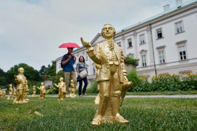 Mini-Mozart heist blights anniversary tribute as thieves make off with 210 statuettes