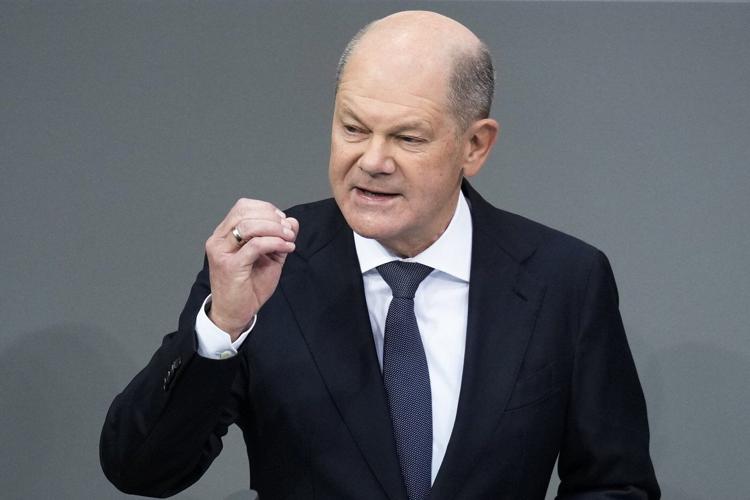 Scholz clashes with Merz over German economy and migration at last parliament meeting before poll