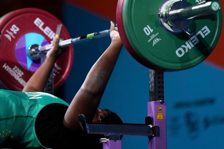 Doctors want more women lifting weights. Experts say welcoming gyms and education would help