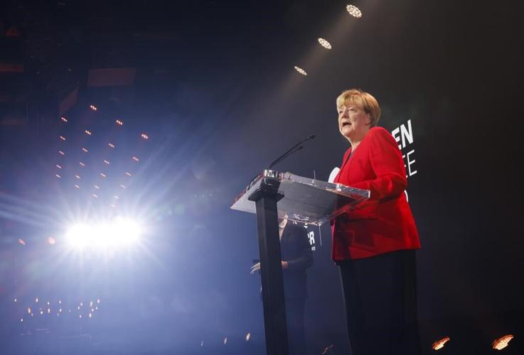 Merkel praises others as she accepts UN refugee agency award