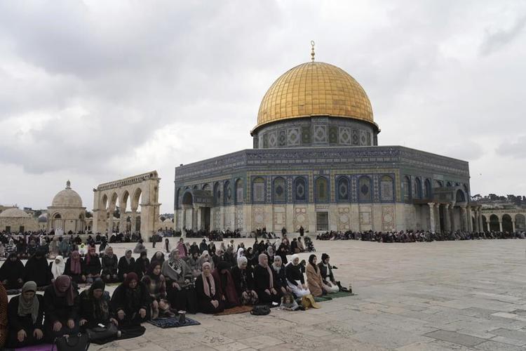 Israeli settlers shoot, wound 2 Palestinians in West Bank