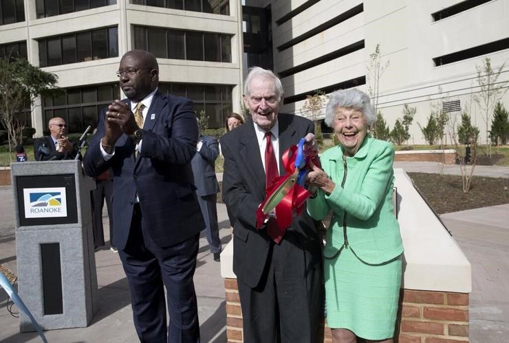 Former Virginia first lady 'Jinks' Holton dies at 97