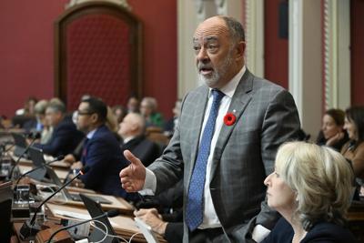 Quebec doctors who refuse to stay in public system for 5 years face 200K fine per day