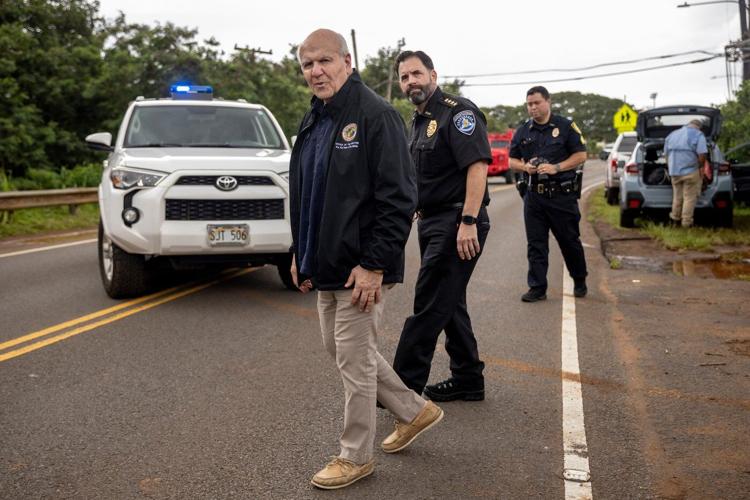 Historic Hawaii floods leave 2,000 people without power