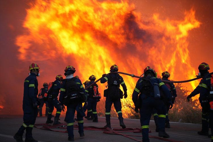 More than 100 firefighters battle large wildfire on eastern Greek island of Chios